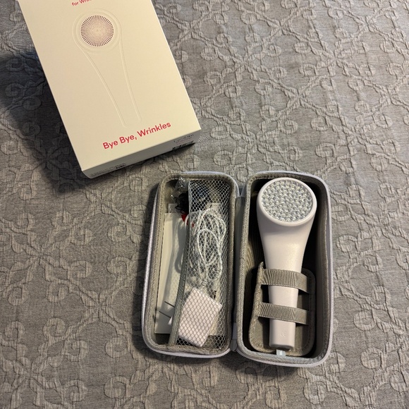 LightStim for Wrinkles, Bye Bye, Wrinkles! - Picture 3 of 10